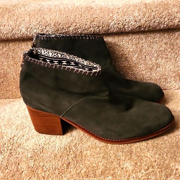 Toms Women's Gray Suede Ankle Boots Size 10 - Picture 1 of 9